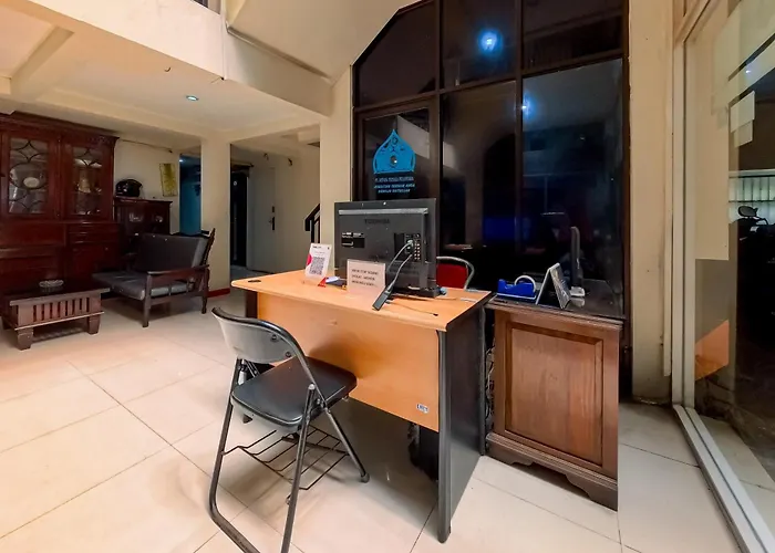 Audah Guesthouse Syariah Redpartner Jakarta